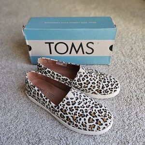 TOMS Avalon Birch Leopard Print Slip Ons Size 8.5 NEW